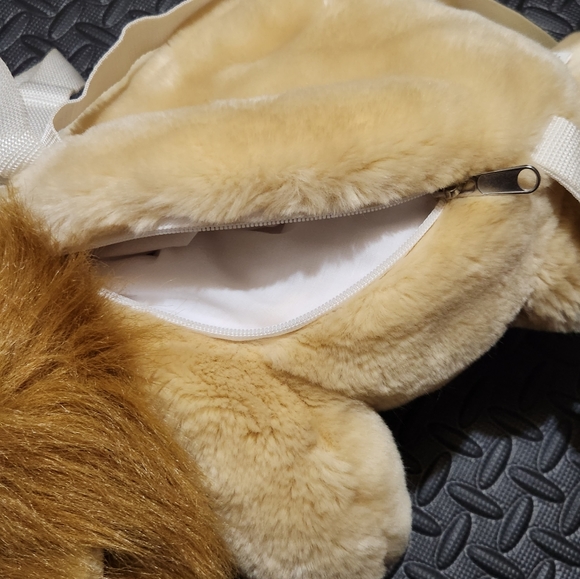 90s Vintage Lion Plush Backpack - Picture 5 of 5